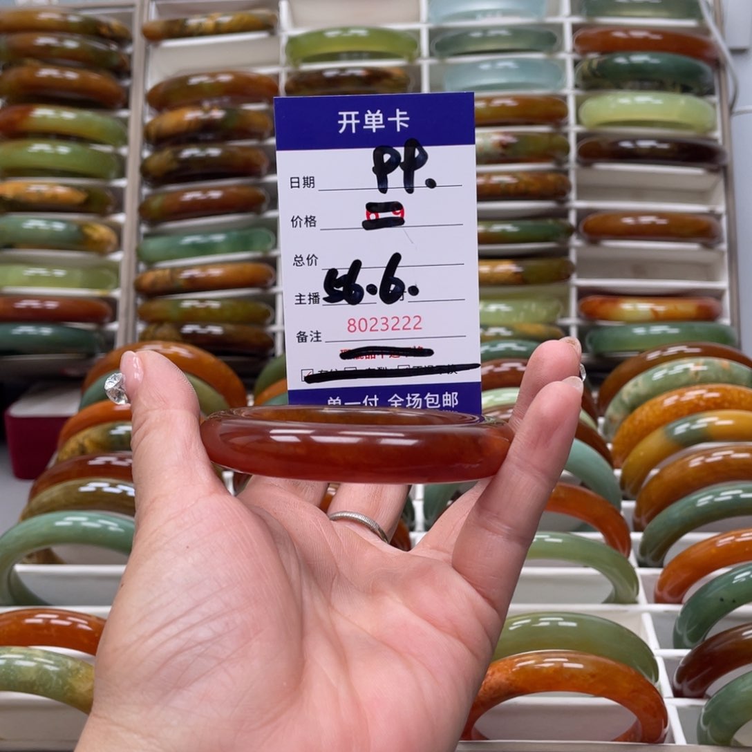 蛇纹石玉手镯未镶嵌草**?