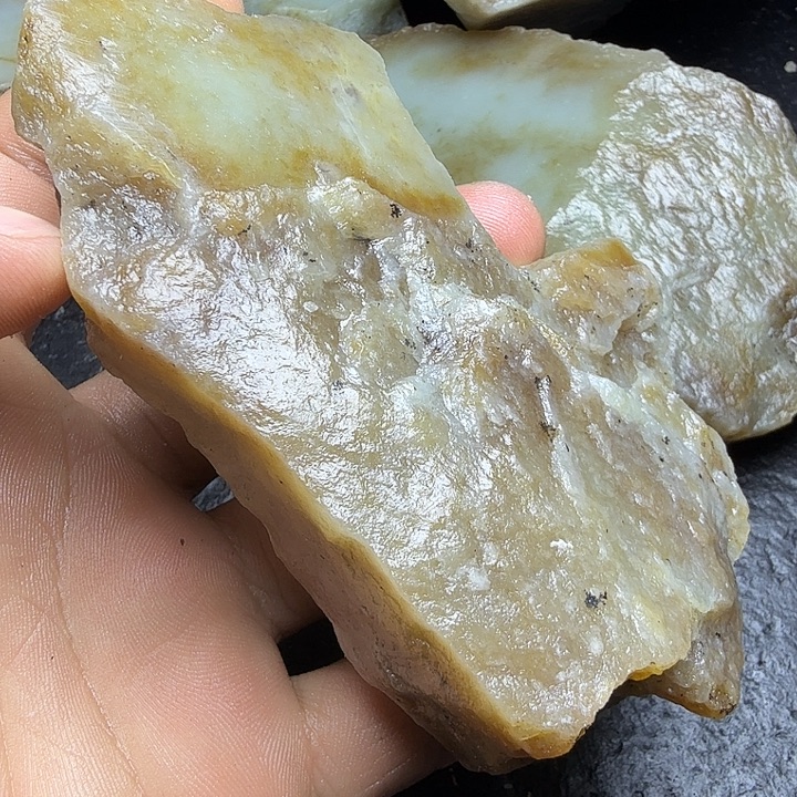 和田玉（糖玉）未镶嵌珠宝奇石