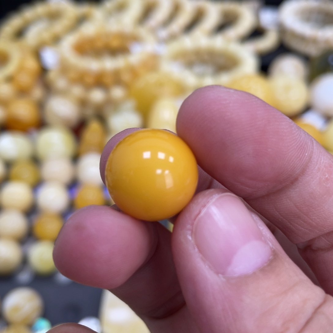 裸石蜜蜡未镶嵌14.6mm瑕