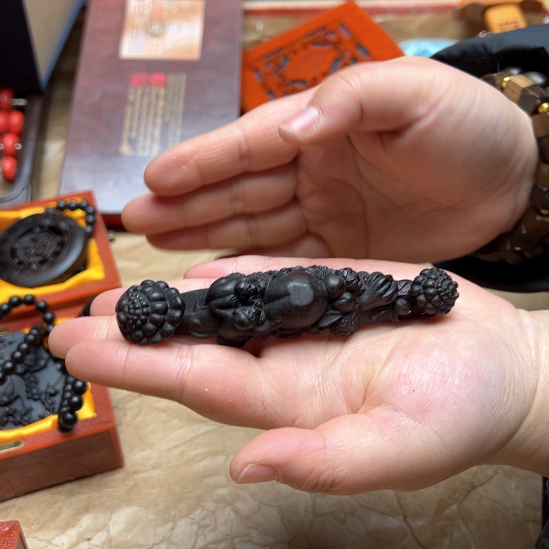 大叶紫檀（黑酸枝木类）