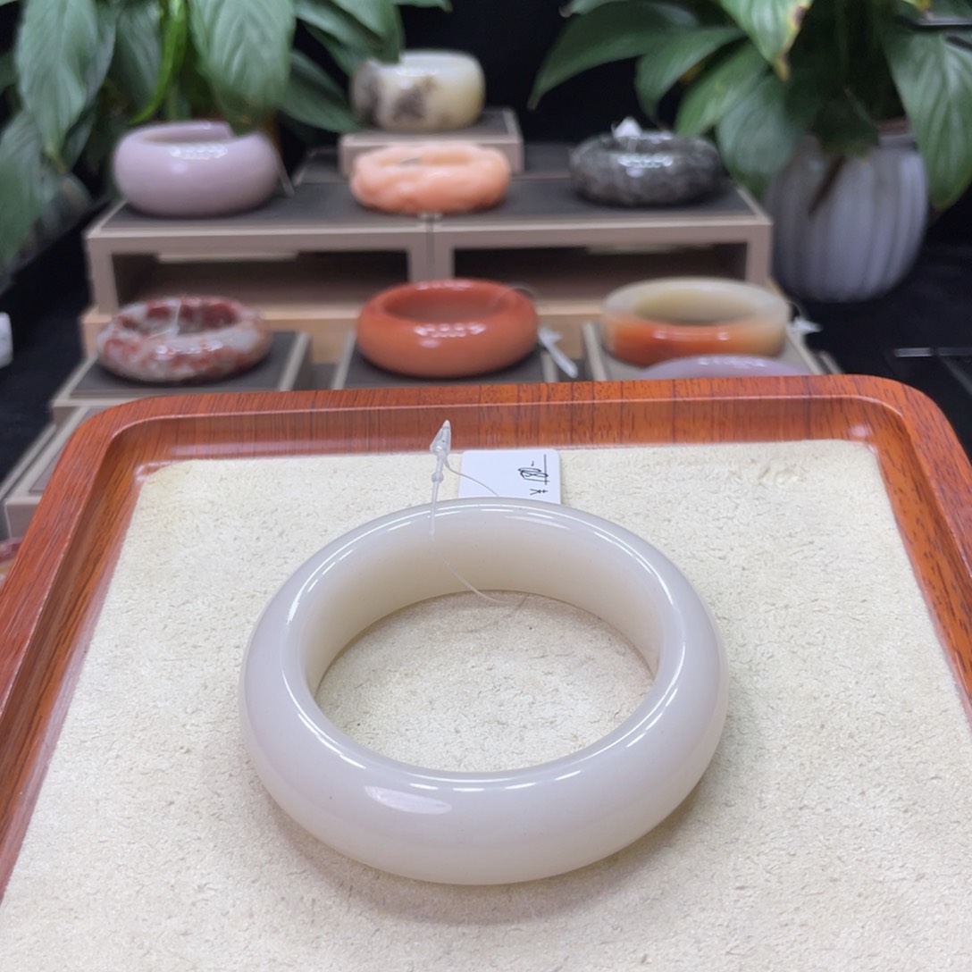 石英岩玉手镯未镶嵌I****婷
