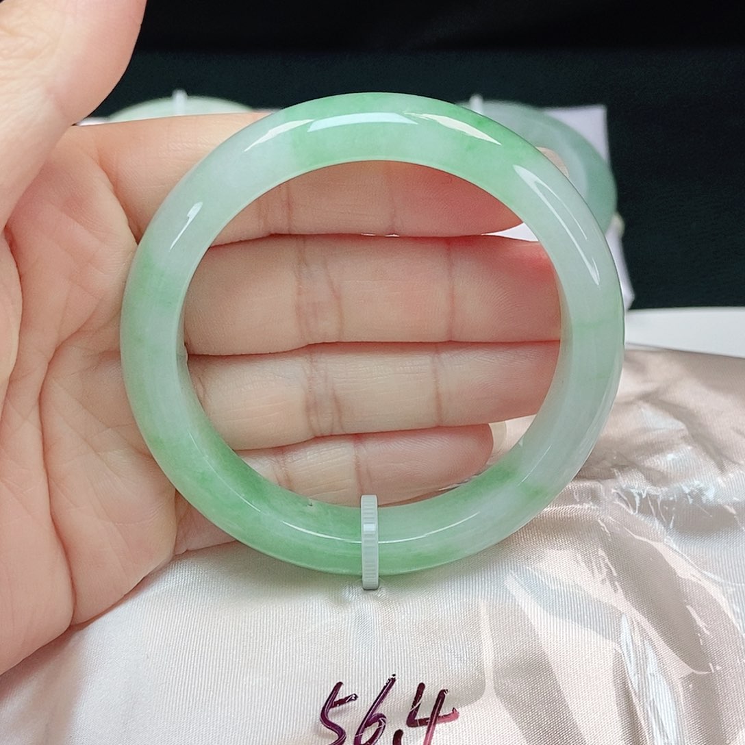 翡翠手镯未镶嵌正圈