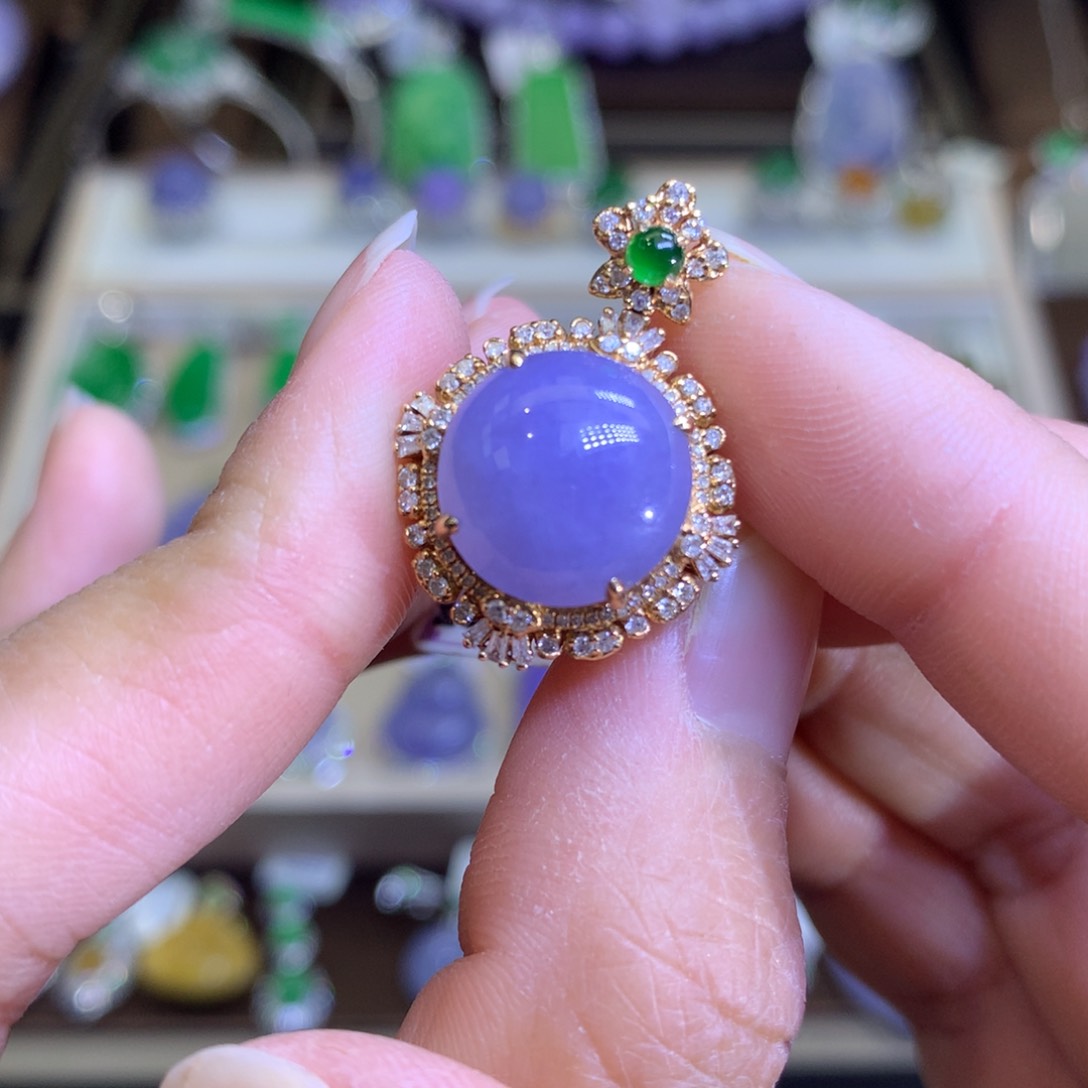 翡翠颈饰18K金镶嵌翡翠