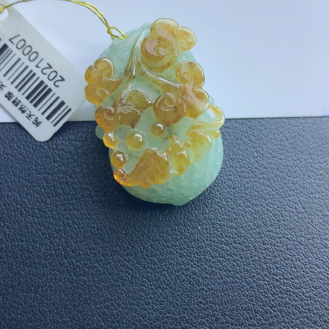 翡翠颈饰未镶嵌花生
