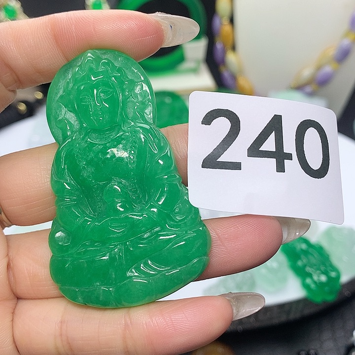 翡翠吊坠(赠链)未镶嵌