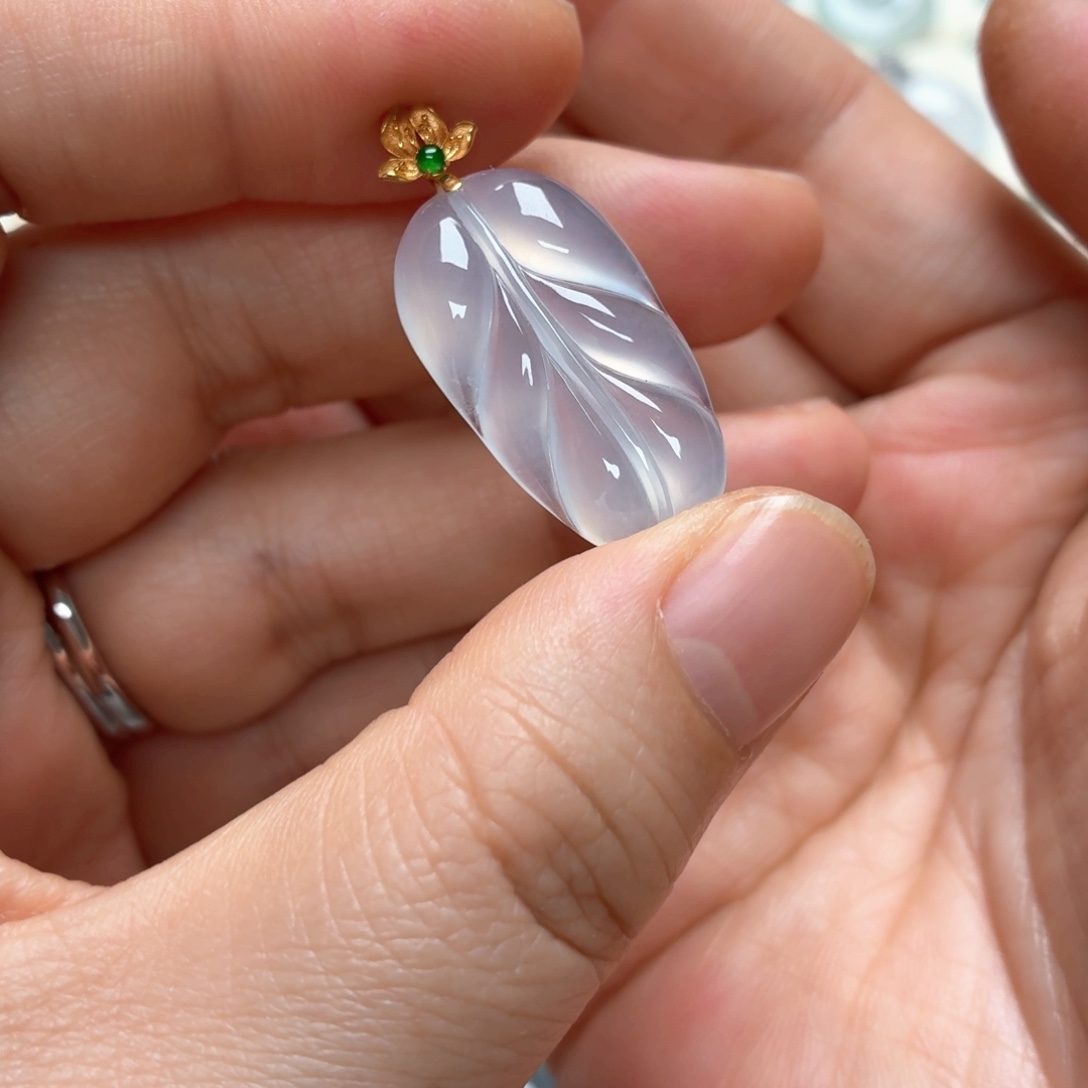 翡翠18K金镶嵌颈饰翡翠叶子