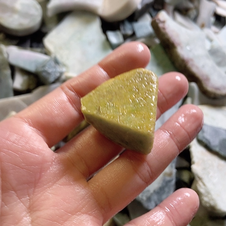 翡翠颈饰未镶嵌天然翡翠