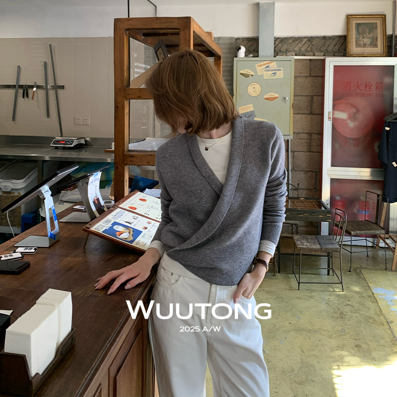 WuuTong【灰墨】秋季复古慵懒设计感显瘦v领百搭针织上衣25T138