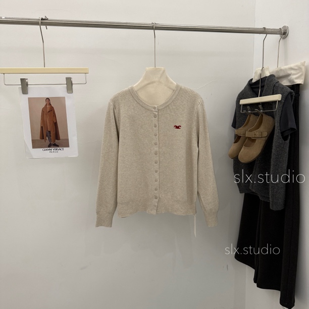 slx@ 6899 爱心小刺绣圆领毛衣