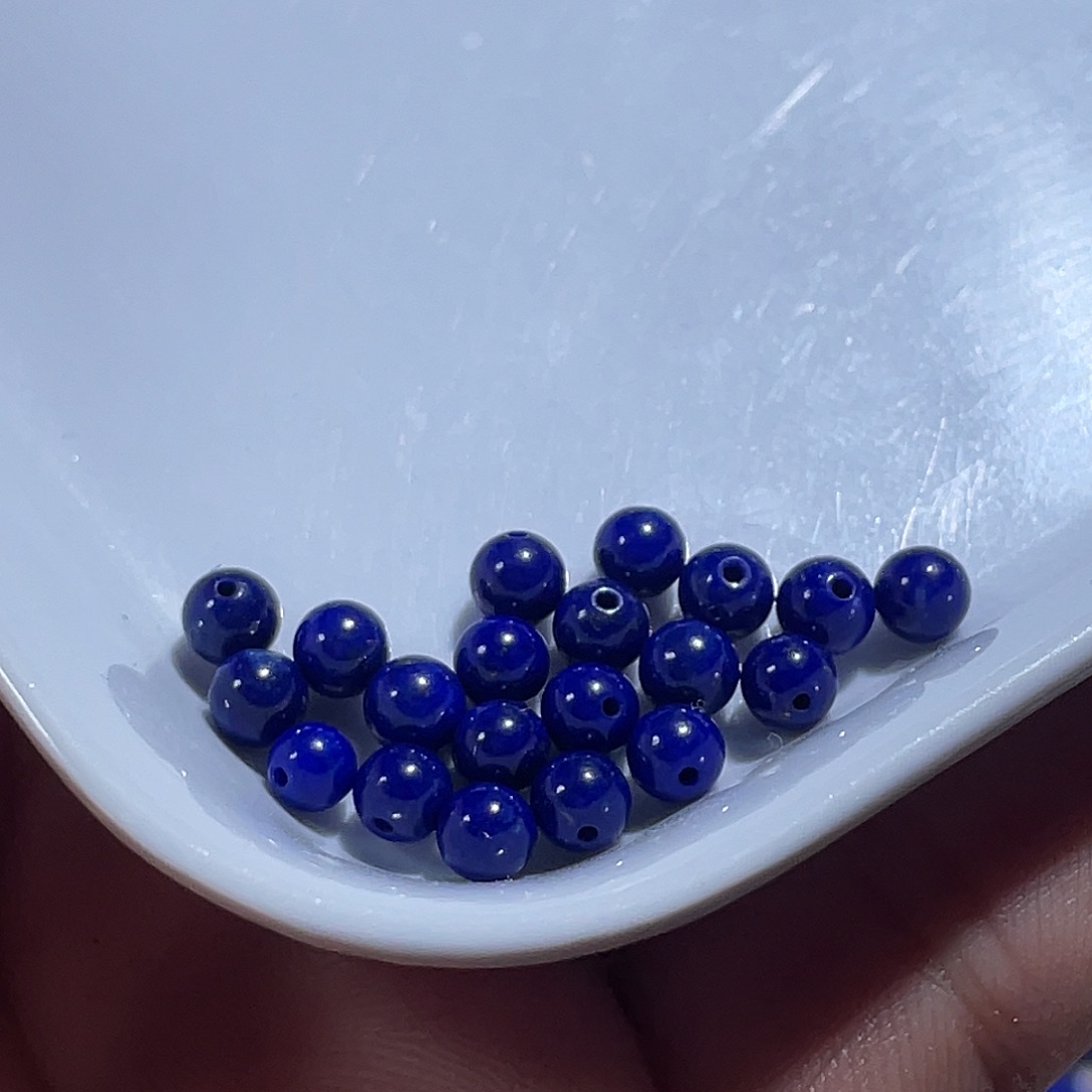 傲***…青金石未镶嵌20颗4mm