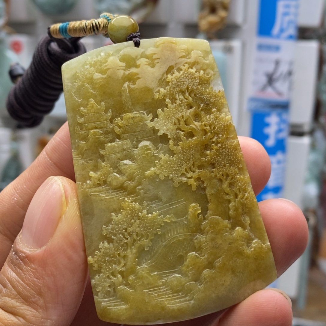 翡翠颈饰未镶嵌山水