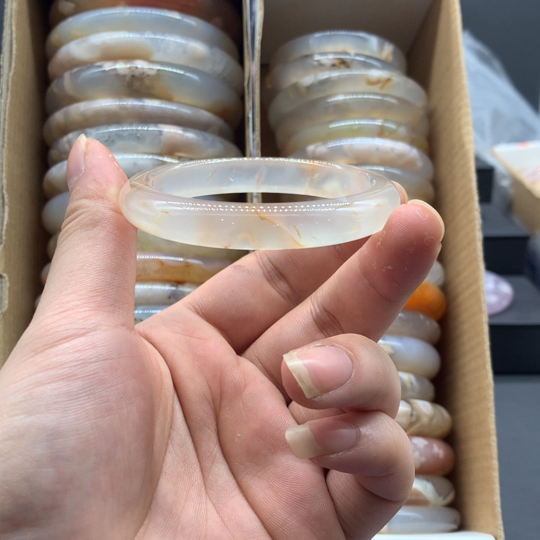 【闪购商品】玛瑙/玉髓手镯未镶嵌早****?