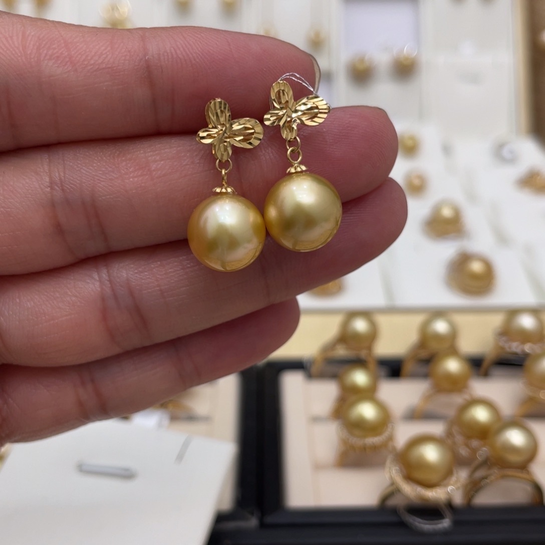 海水珍珠耳饰18K金镶嵌常**?