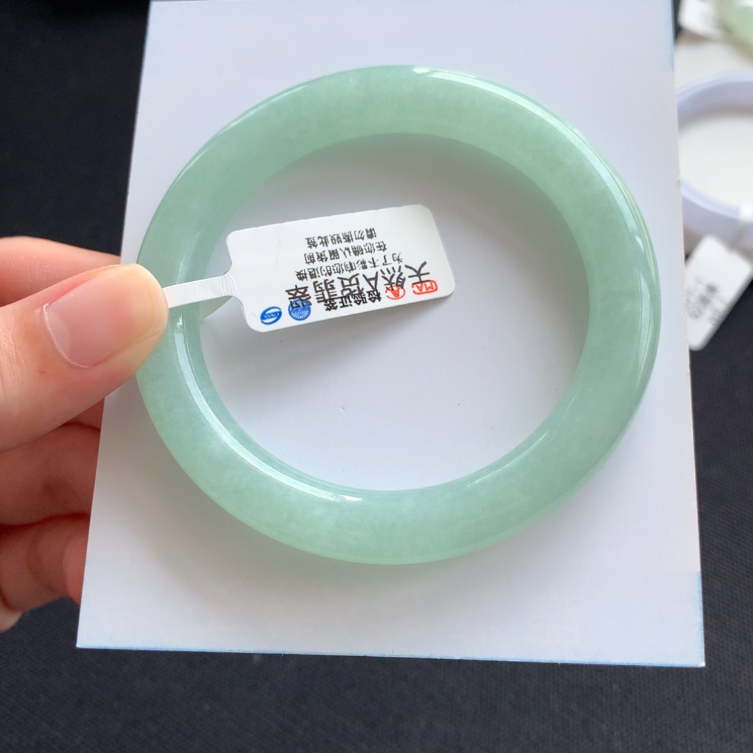 翡翠手镯未镶嵌甜果绿