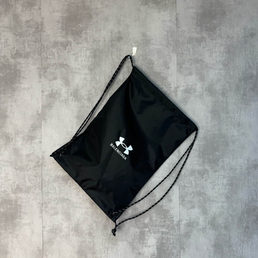 全新未使用 Balenciaga/巴黎世家 vic限定 联名 双肩收纳包