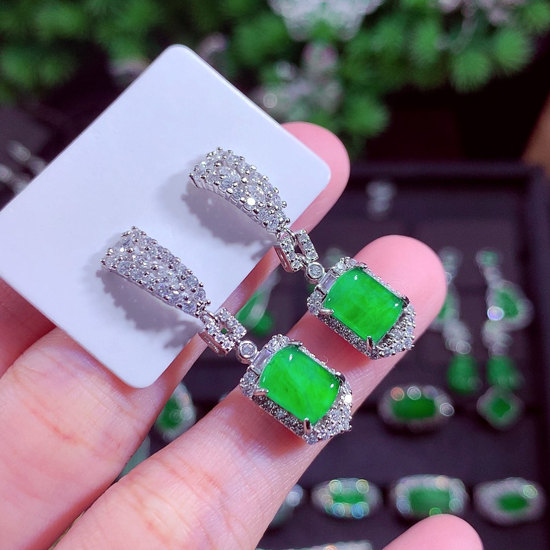 颈饰未镶嵌翡翠天然