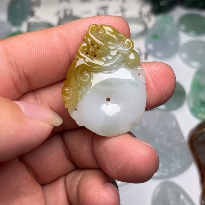翡翠未镶嵌颈饰龙扣