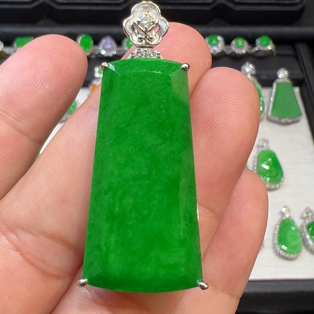 翡翠颈饰18K金镶嵌收货48小时鉴赏期