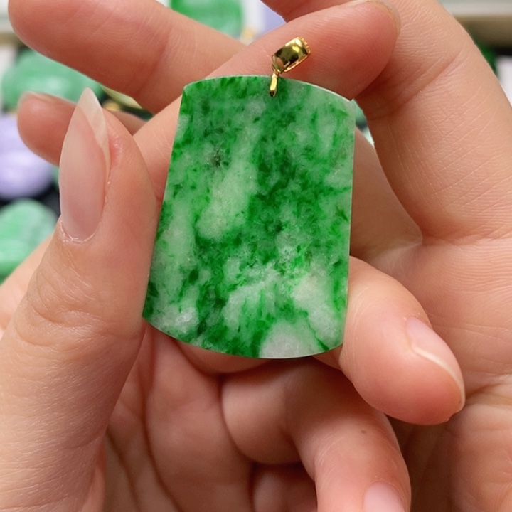 翡翠颈饰未镶嵌吊坠