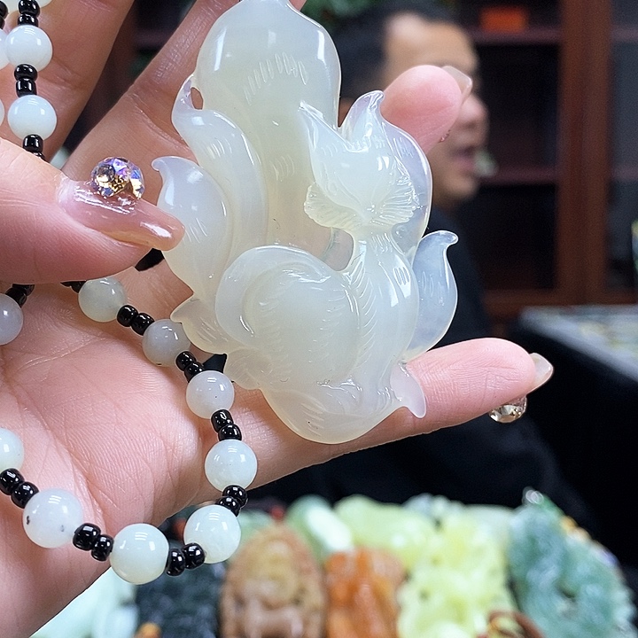 蛇纹石玉吊坠未镶嵌