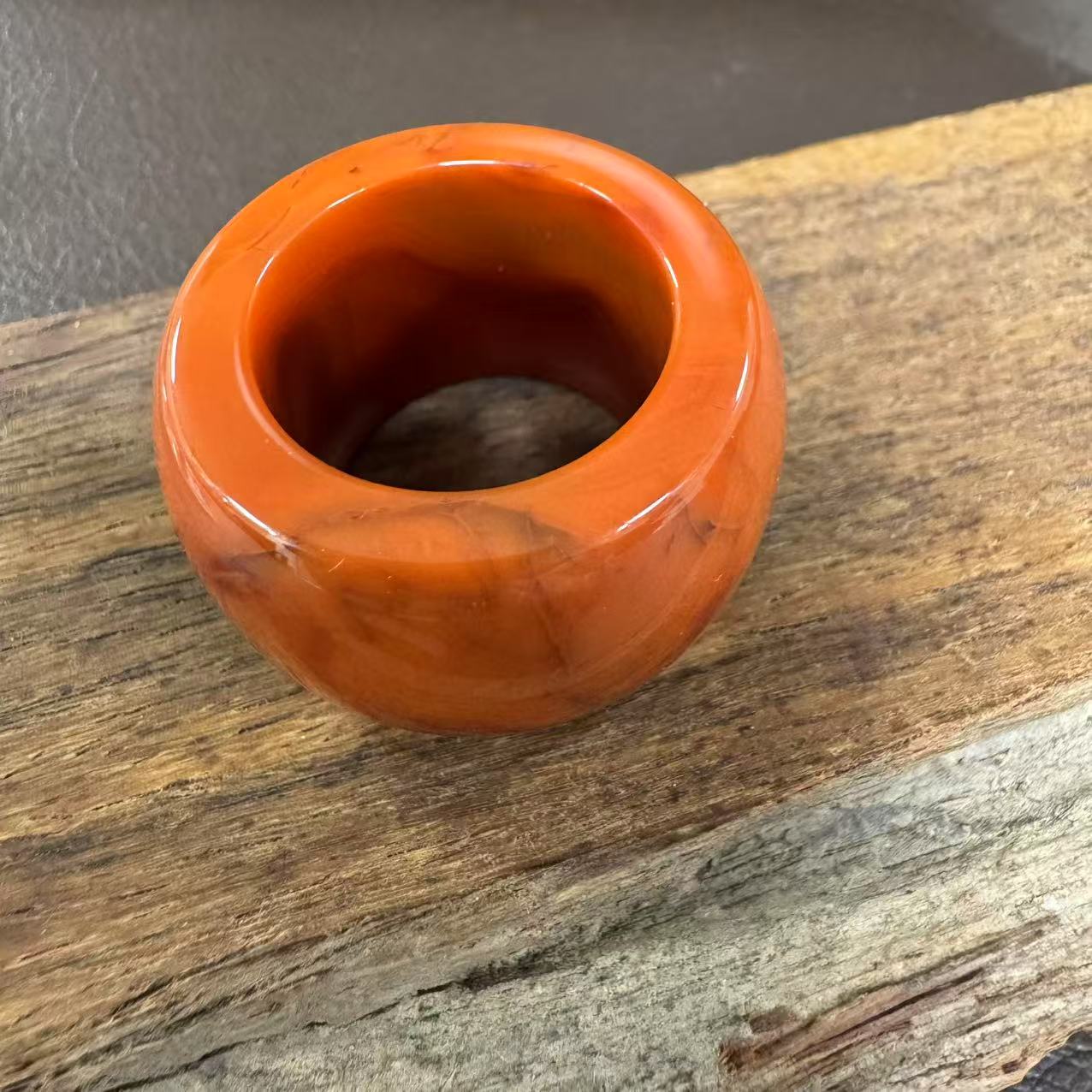 0124-40南红扳指约27g