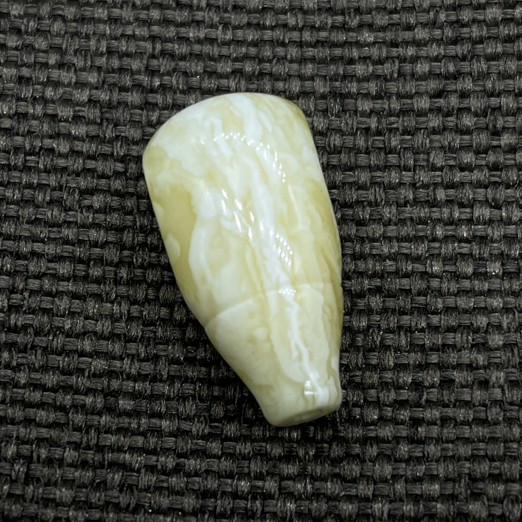 原矿蜜蜡浓蜡瓷白虎皮花精工三通10×21mm