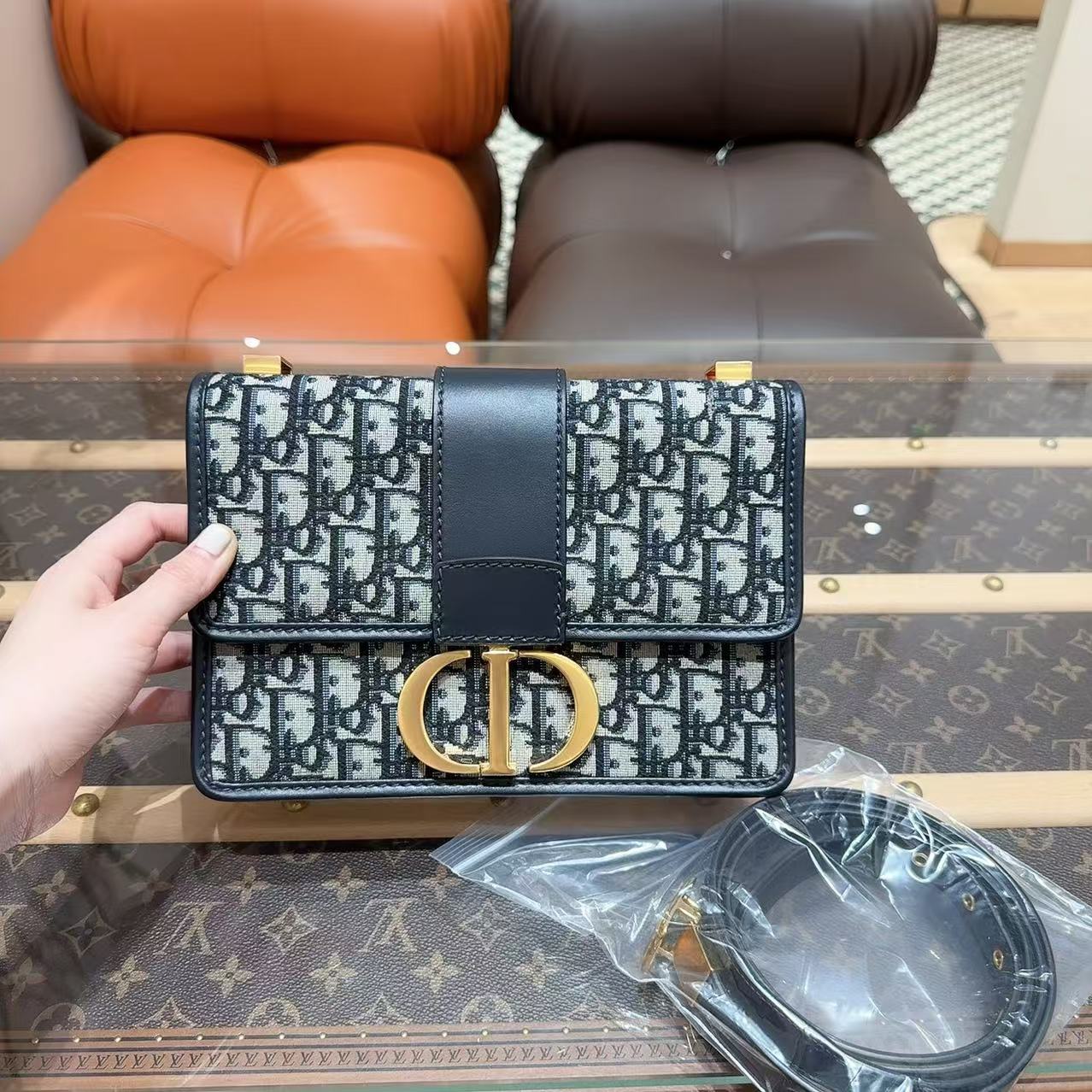 99新 DIOR/迪奥 Montaigne蒙田/30老花中号单肩斜挎包
