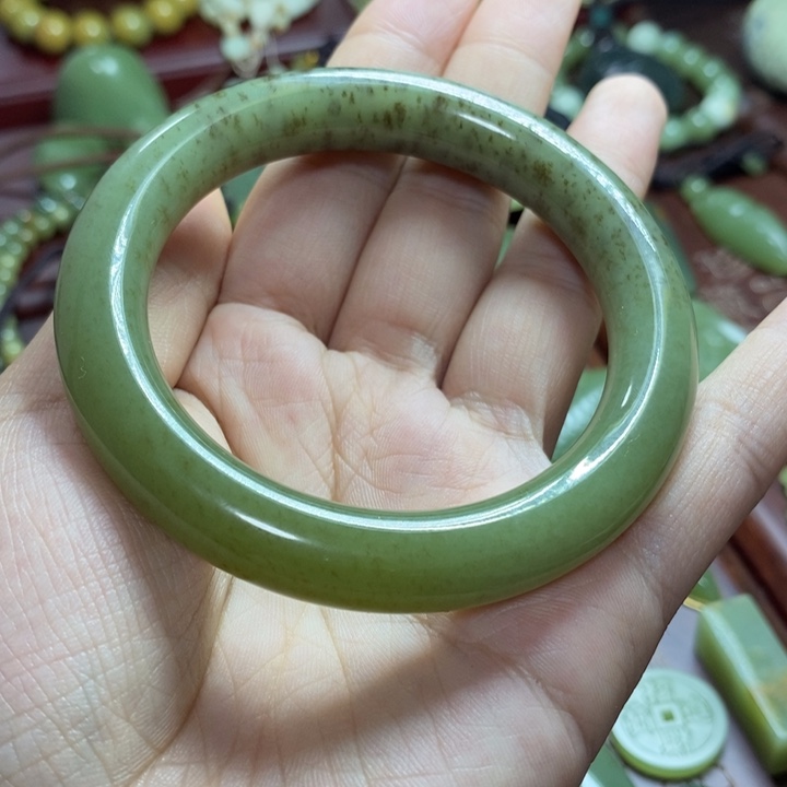 岫岩河磨玉（透闪石质玉）手镯未镶嵌随*