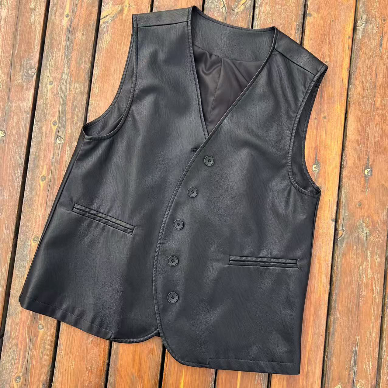 V领斜扣水洗皮马甲