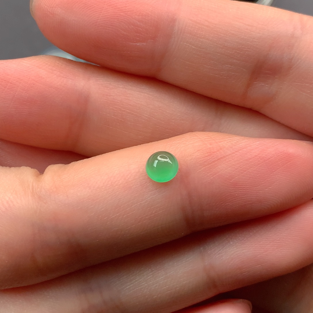 翡翠颈饰未镶嵌蛋面