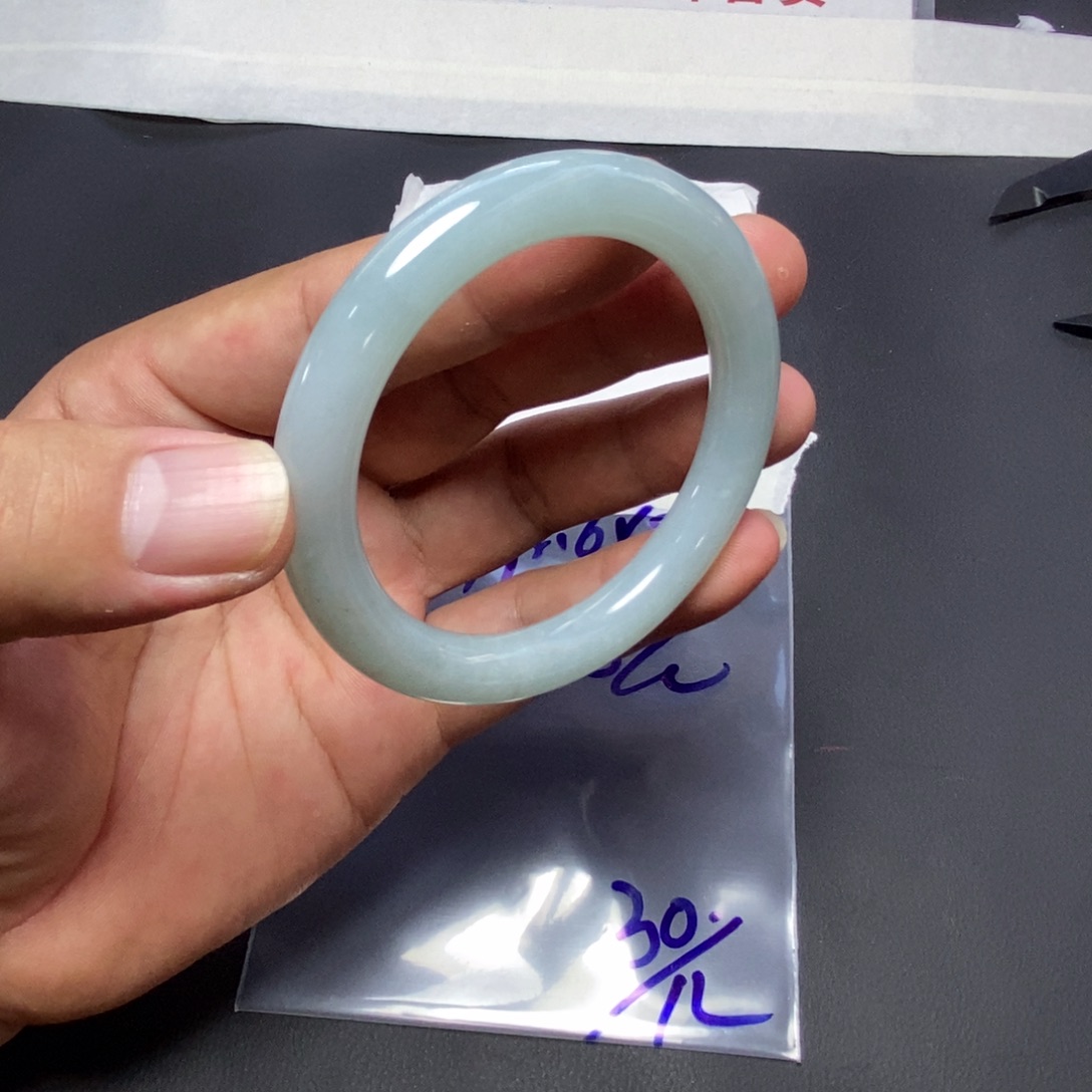 定制翡翠未镶嵌翡翠手镯