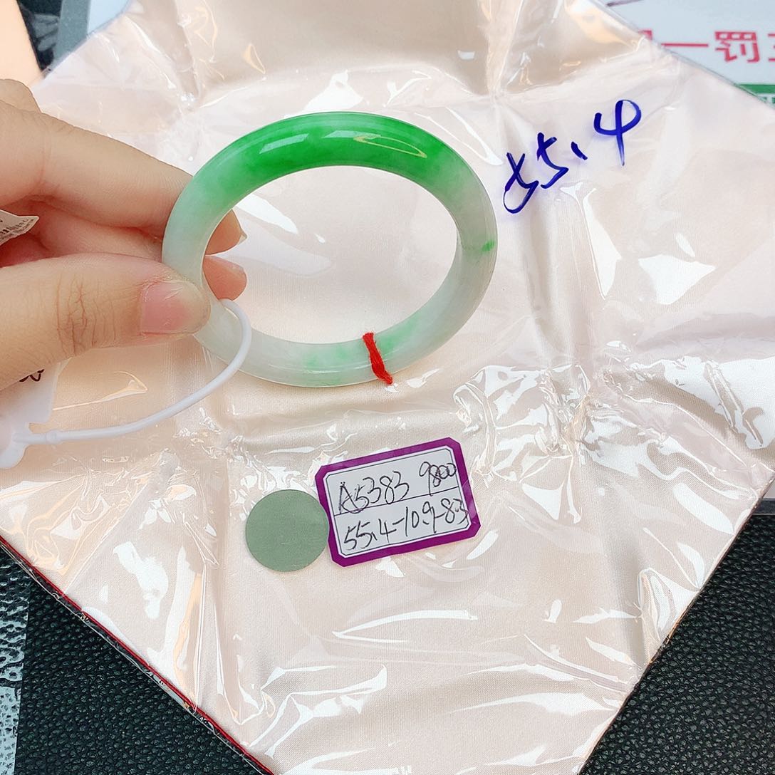 翡翠手镯未镶嵌缅甸翡翠