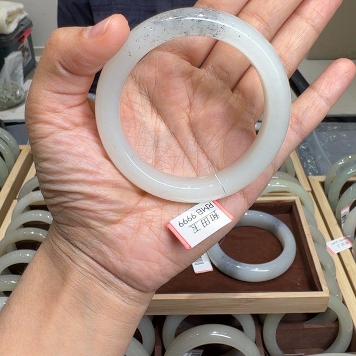 华***身和田玉（糖玉）未镶嵌手镯