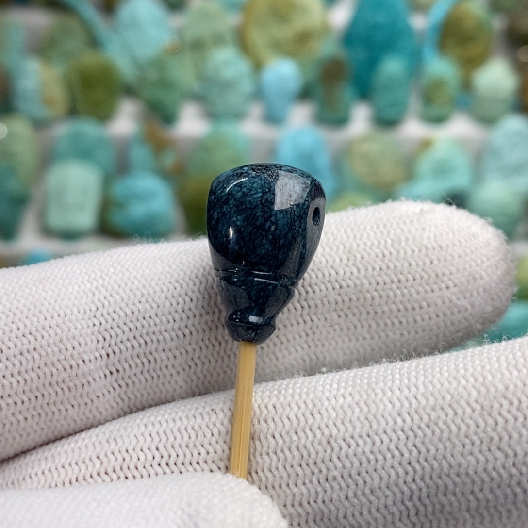 小****绿松石未镶嵌绿松石