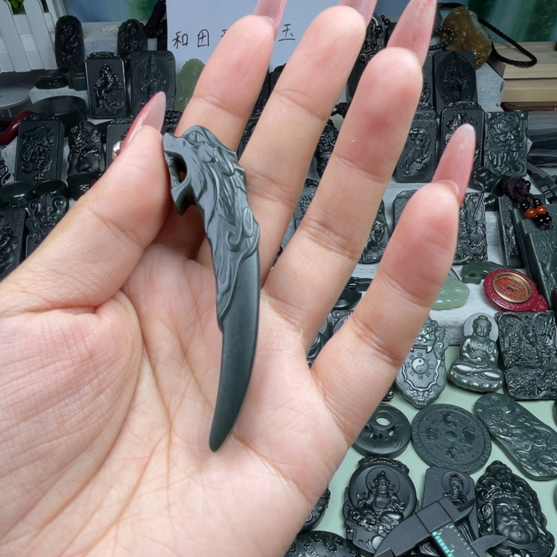 颈饰未镶嵌和田玉