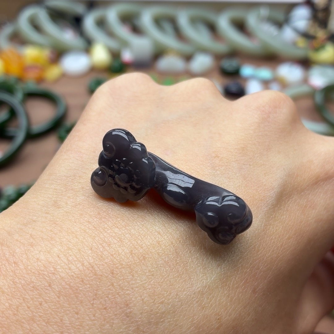 和田玉未镶嵌颈饰如意