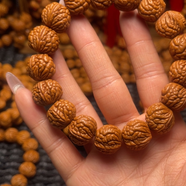 木质类龙纹桃枭挂件