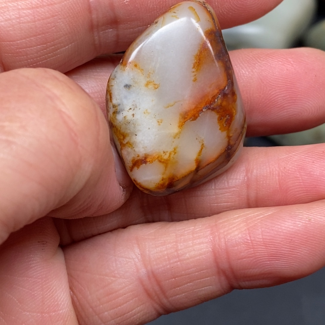 透闪石质玉挂件未镶嵌