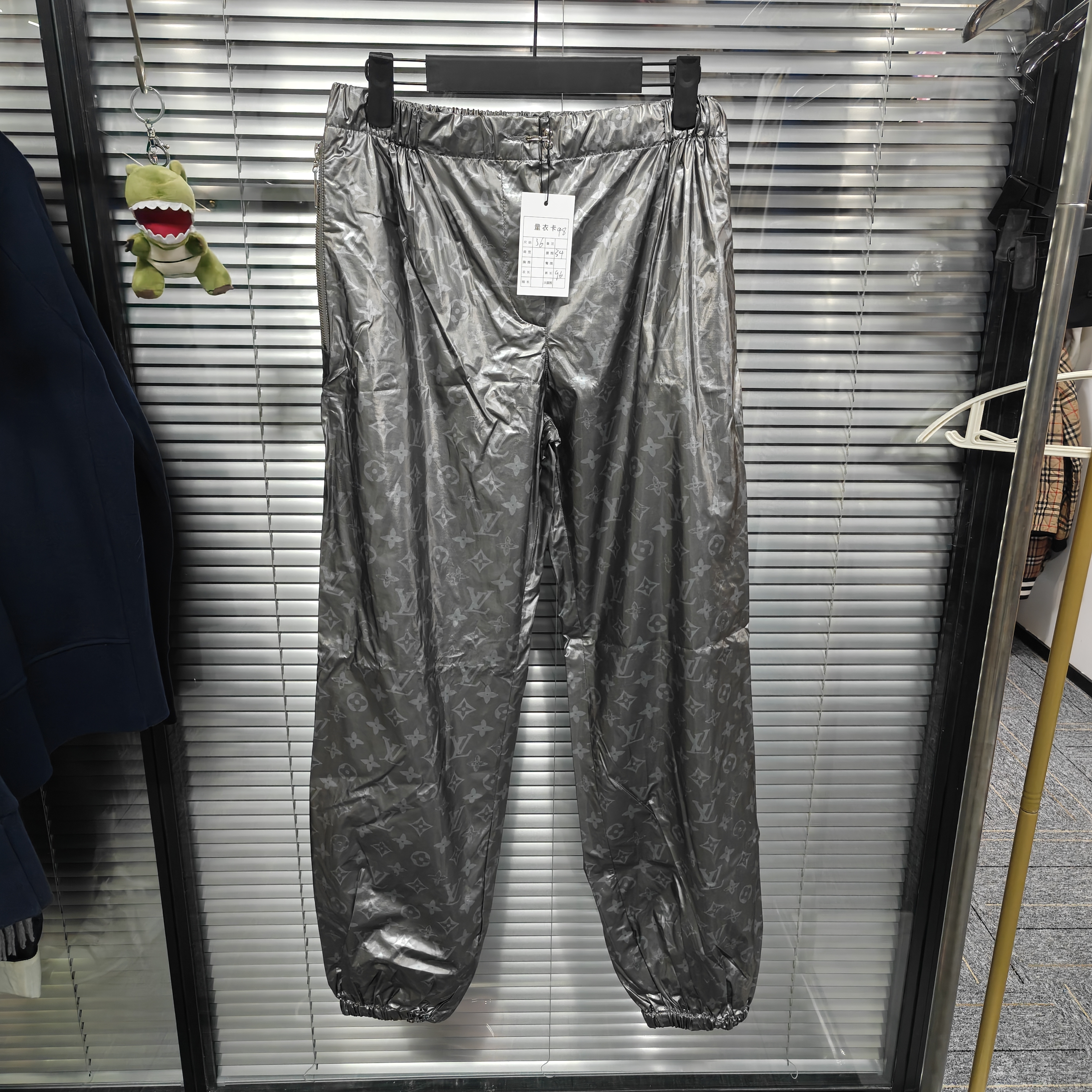 95新 LouisVuitton/路易威登 9 银色老花卫裤 36码
