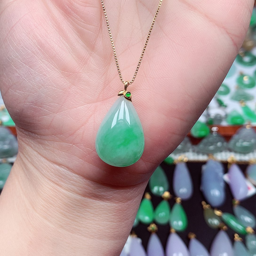 翡翠颈饰18K金镶嵌天然翡翠A货