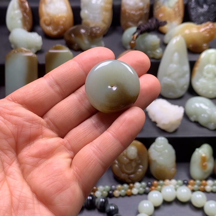 和田玉颈饰未镶嵌