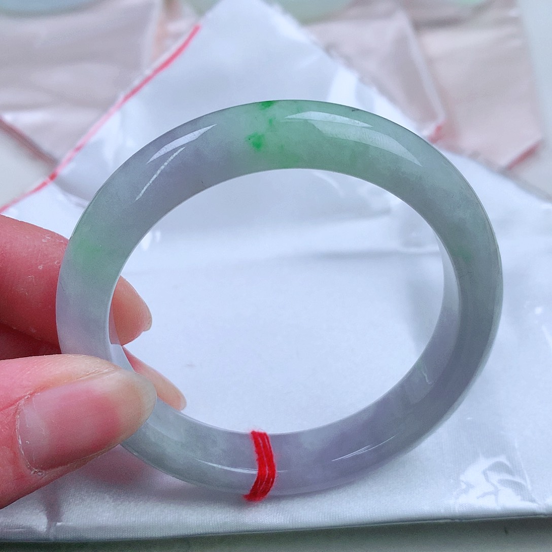 翡翠手镯未镶嵌。。