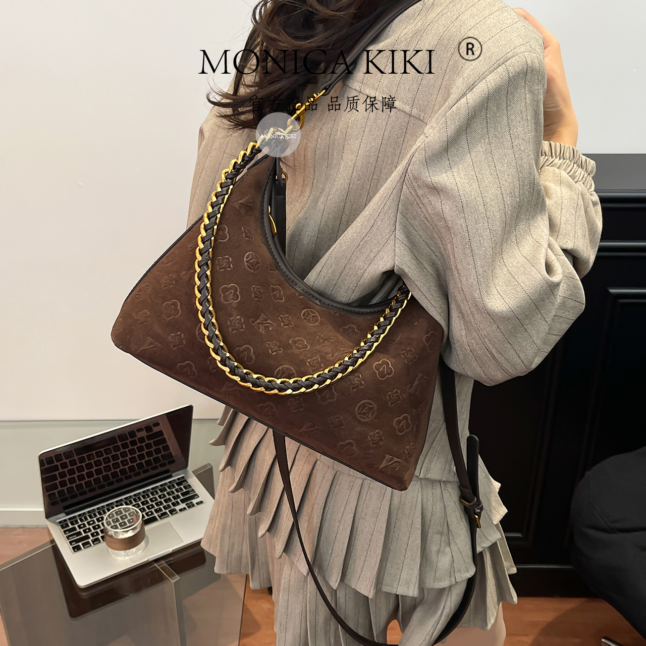 MONICA KIKI/莫妮卡奇奇冬麂皮绒高级压纹流浪通勤包腋下下跨单间