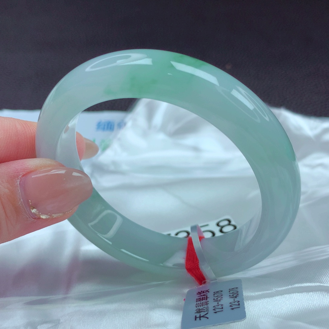 翡翠手镯未镶嵌手镯88