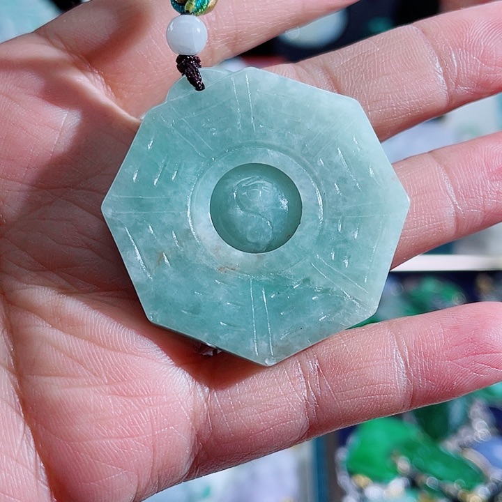 翡翠颈饰未镶嵌翡翠八卦