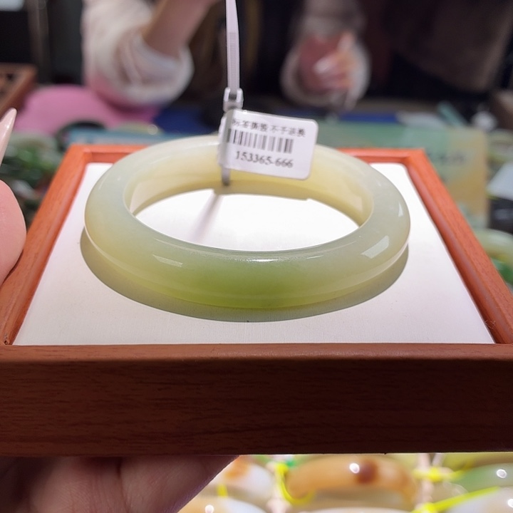 和田玉未镶嵌手镯55.5。31