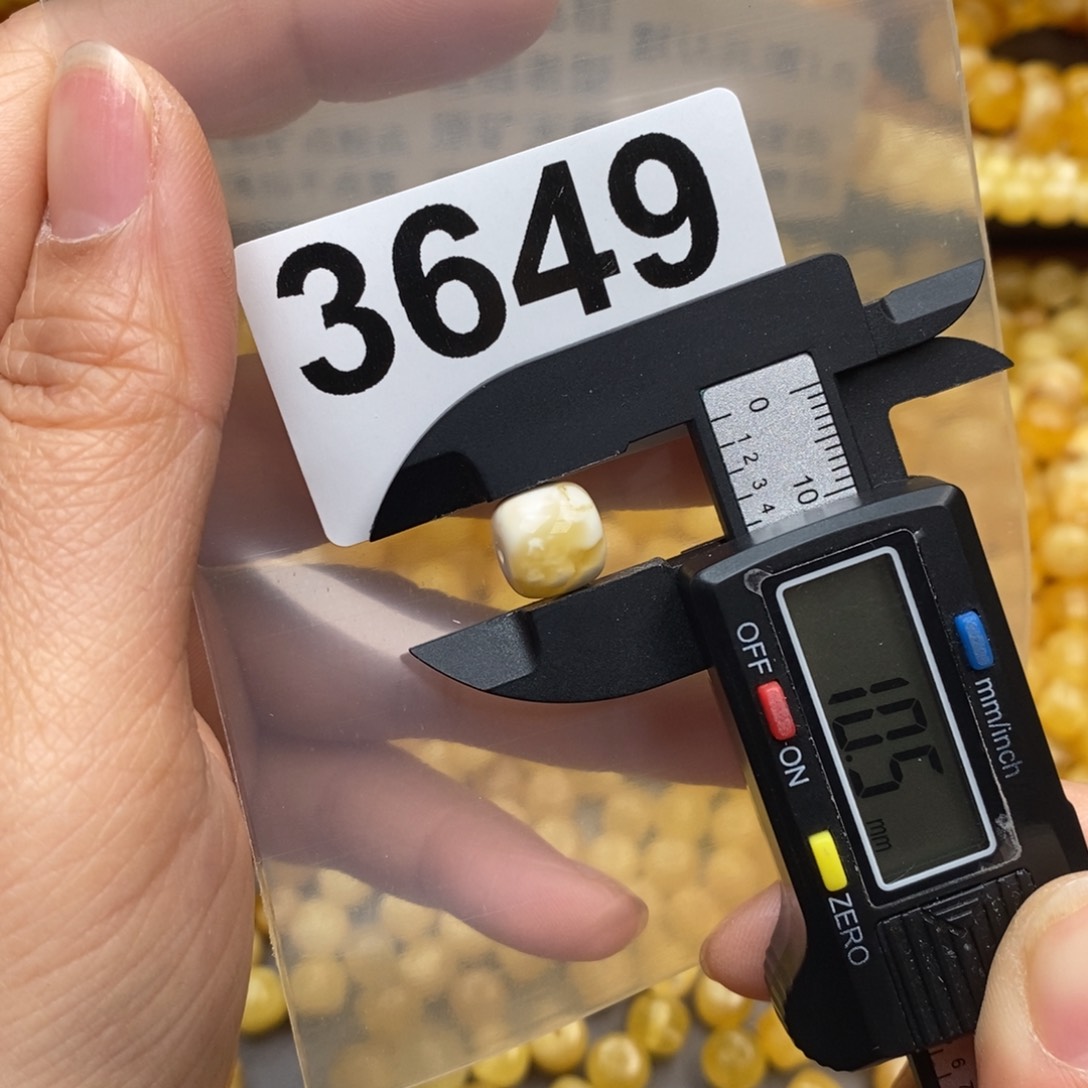 蜜蜡珠宝奇石未镶嵌