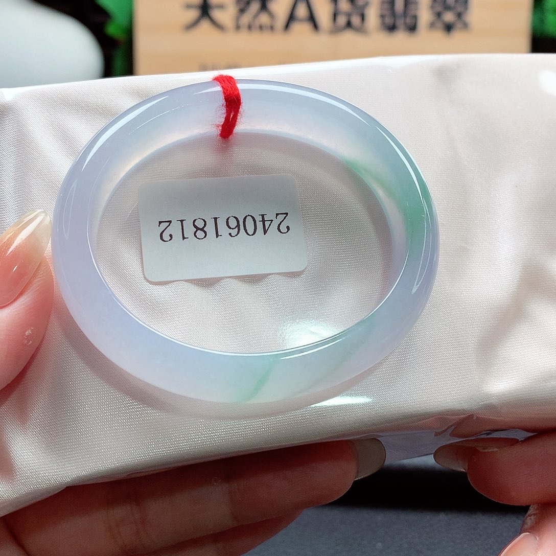 未镶嵌手镯（贵妃镯）翡翠104号，天然A货翡翠手镯