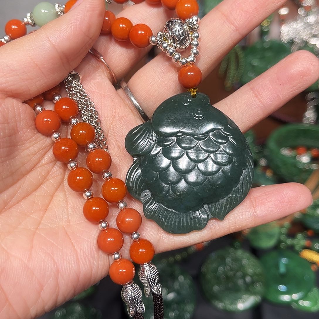 颈饰未镶嵌和田玉（糖玉）