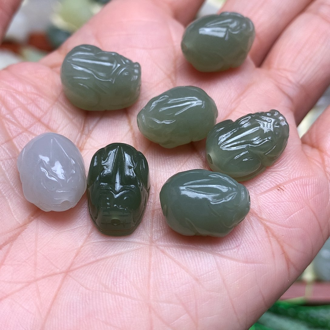 和田玉颈饰未镶嵌多样发一